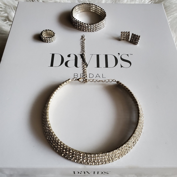 4 Row Silver Rhinestone Jewelry Set - Picture 2 of 2